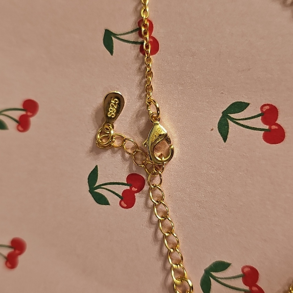 S925 Gold Initial E Bracelet - Picture 3 of 4